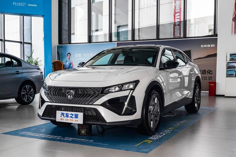 Peugeot показала купе-кроссовер 408 с новой внешностью